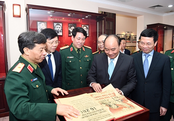 Thủ tướng Chính phủ Nguyễn Xuân Phúc: Xây dựng Báo Quân đội nhân dân thành cơ quan truyền thông đa phương tiện có uy tín